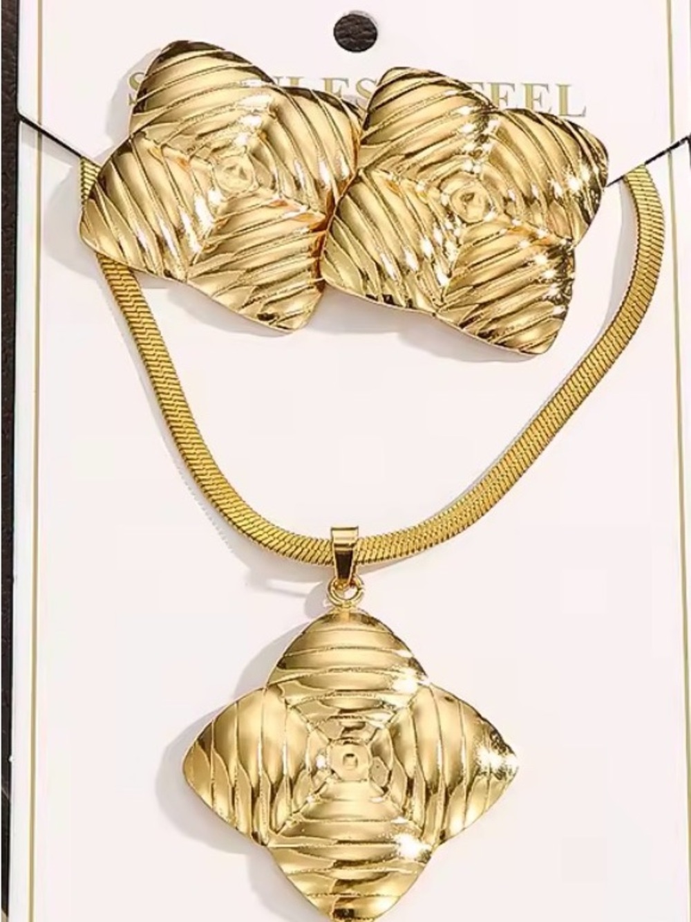 Gold Floral Textured Pendant Necklace and Earring Set